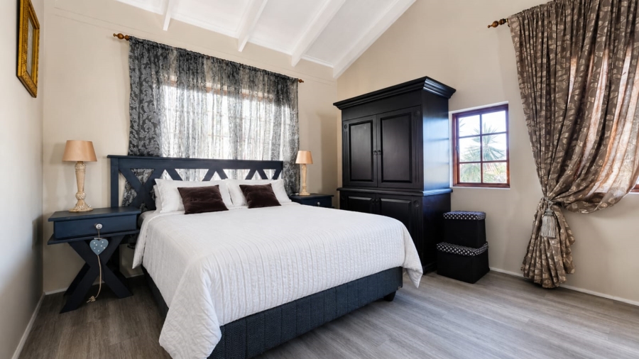 5 Bedroom Property for Sale in Stilbaai Wes Western Cape